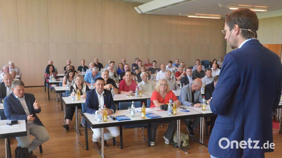 Stephan Oetzinger leitete die Wahlen. Bild: Kunz