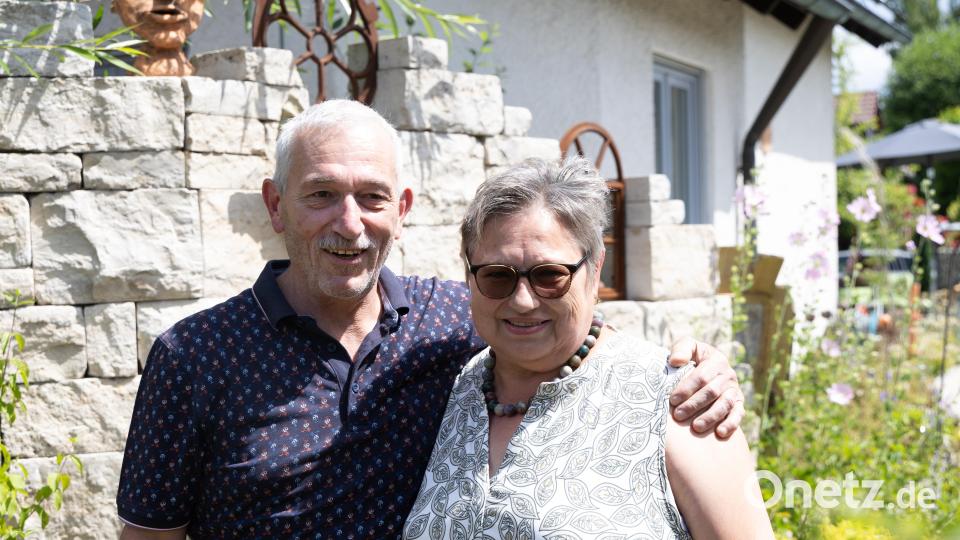 Ebenfalls in der Schweißlohstraße präsentierten Eva-Maria König und Berthold Seitz ihren großen Garten mit zwei klar gegliederten Bereichen: einen neugestalteten Wohngarten mit Sitzplätzen und einen naturnahen Gartenteil. Bild: Roland Wellenhoefer