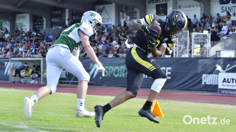 Szenen vom Heimsieg der Amberg Mad Bulldogs (schwarze Trikots) gegen Landsberg X-Press. Bild: Hubert Ziegler