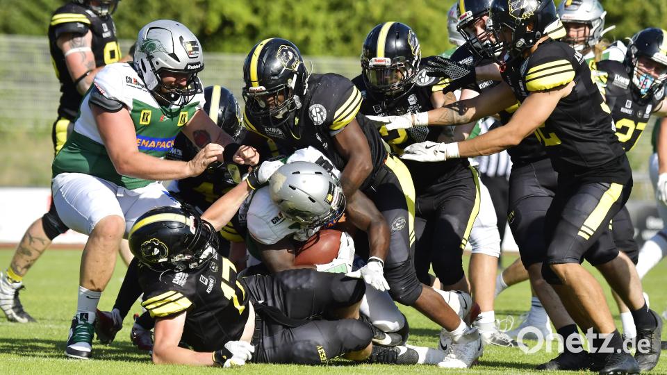 Szenen vom Heimsieg der Amberg Mad Bulldogs (schwarze Trikots) gegen Landsberg X-Press. Bild: Hubert Ziegler
