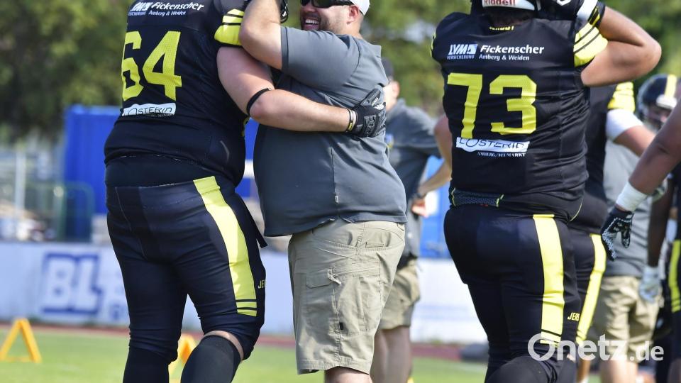 Szenen vom Heimsieg der Amberg Mad Bulldogs (schwarze Trikots) gegen Landsberg X-Press. Bild: Hubert Ziegler