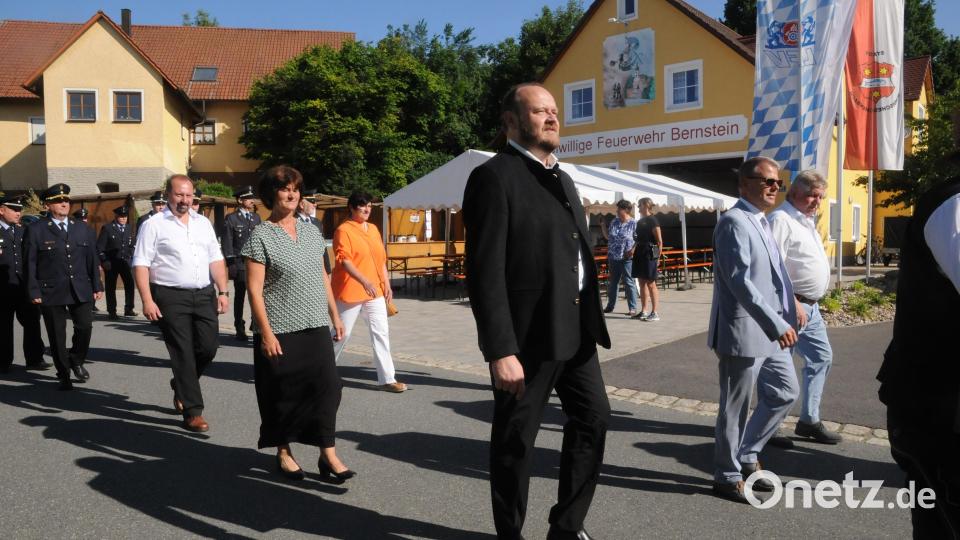 Landrat Andreas Meier, Bürgermeister Karlheinz Budnik und Zweiter Bürgermeister Erich Sperber führten die Ehrengäste an. Bild: bey
