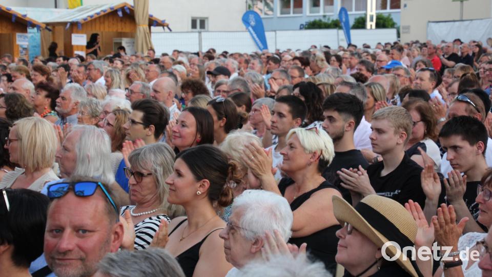 Dicht an dicht saßen die Besucher, darunter auch viele Junge. Bild: kro
