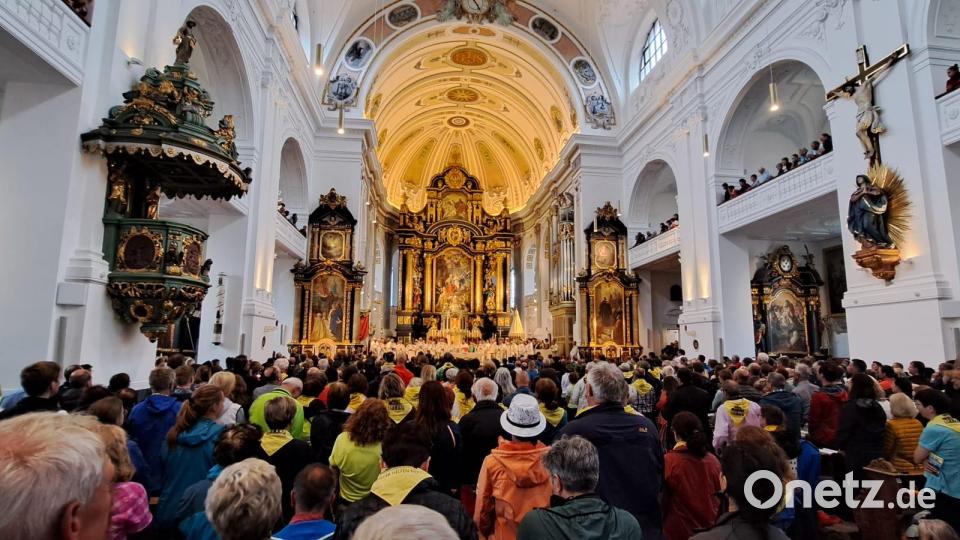 In der St. Anna-Basilika in Altötting wird am Ende der Wallfahrt gemeinsam ein Gottesdienst gefeiert. Bild: Wolfgang Weig