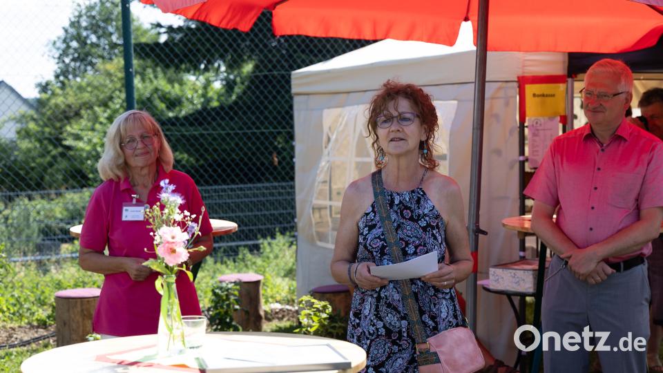 Inge Härtl (Zweite von rechts), stellvertretende Vorsitzende des Kreisverbands für Gartenbau und Landespflege Tirschenreuth, dankte dem engagierten Team. Bild: Roland Wellenhoefer
