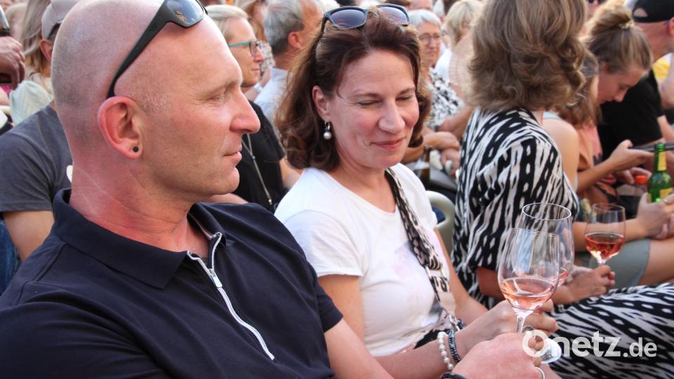 Tolle Musik, dazu noch ein Gläschen Wein - was kann schöner sein? Bild: kro