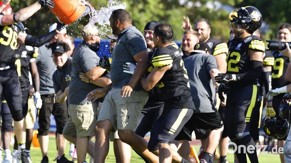 Szenen vom Heimsieg der Amberg Mad Bulldogs (schwarze Trikots) gegen Landsberg X-Press. Bild: Hubert Ziegler
