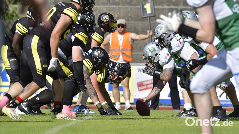 Szenen vom Heimsieg der Amberg Mad Bulldogs (schwarze Trikots) gegen Landsberg X-Press. Bild: Hubert Ziegler