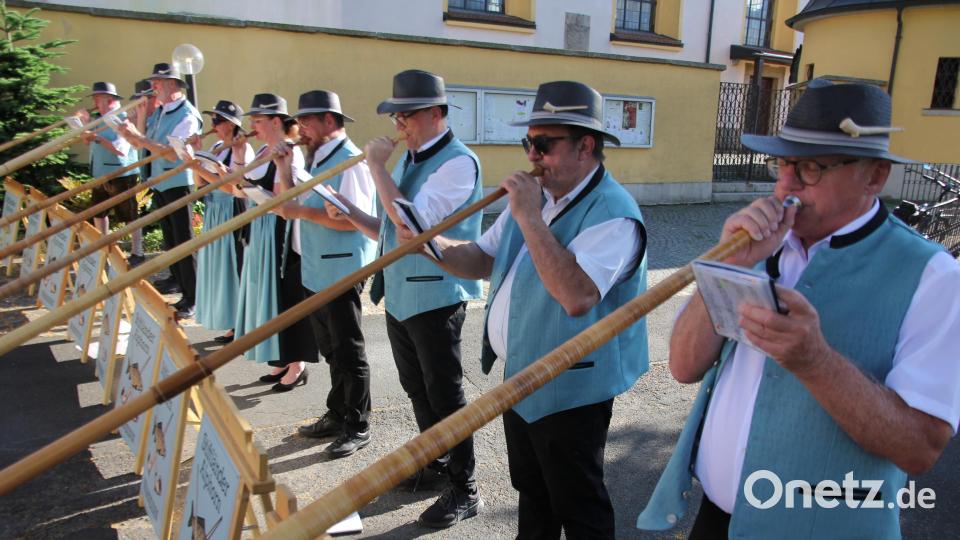 Der &quot;Stiftländer Alphornwahnsinn&quot; durfte beim Weinfest des SC Stein nicht fehlen. Bild: kro