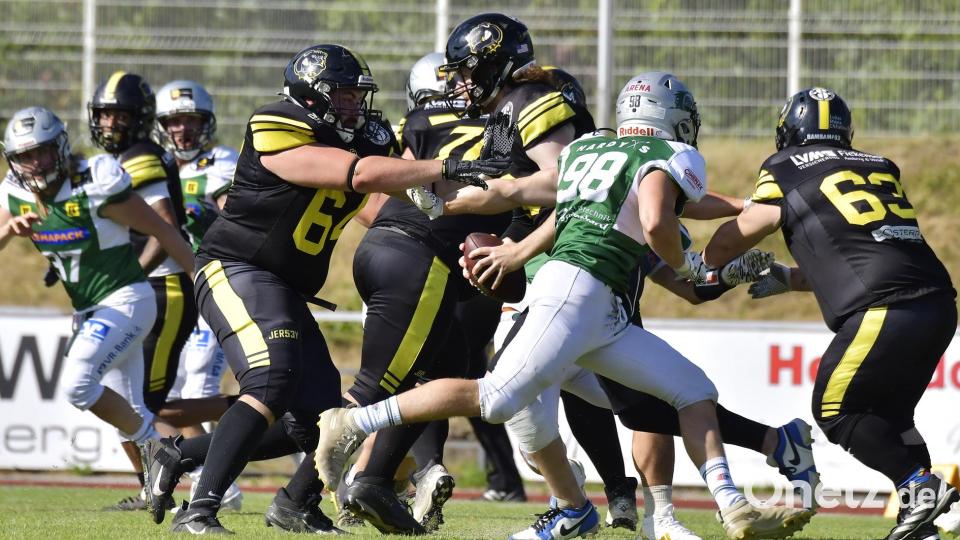 Szenen vom Heimsieg der Amberg Mad Bulldogs (schwarze Trikots) gegen Landsberg X-Press. Bild: Hubert Ziegler