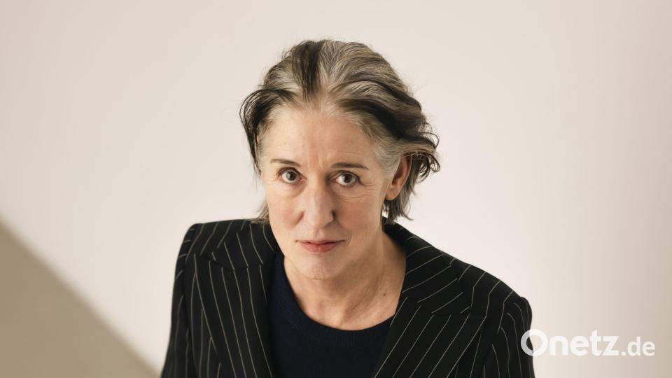 Die Schriftstellerin Judith Kuckart stellt ihr Buch „Die Welt zwischen den Nachrichten“ vor. Bild: Martin Rottenkolber/exb