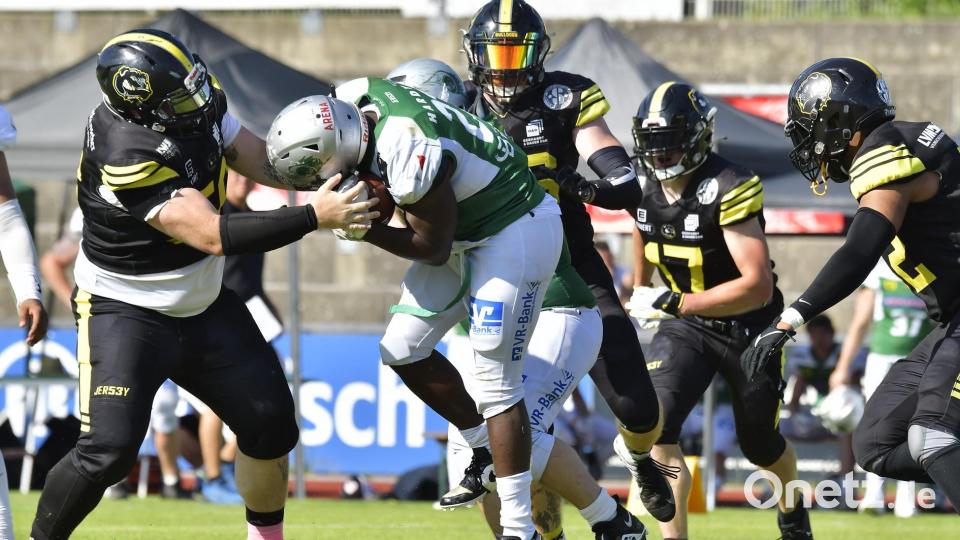 Szenen vom Heimsieg der Amberg Mad Bulldogs (schwarze Trikots) gegen Landsberg X-Press. Bild: Hubert Ziegler