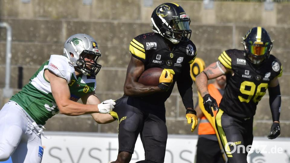 Szenen vom Heimsieg der Amberg Mad Bulldogs (schwarze Trikots) gegen Landsberg X-Press. Bild: Hubert Ziegler