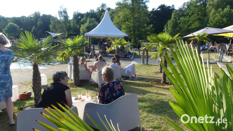 Bigband-Klänge und das mediterrane Umfeld der Band steigerten das Konzert zu einem Sommernachtstraum. Bild: rn