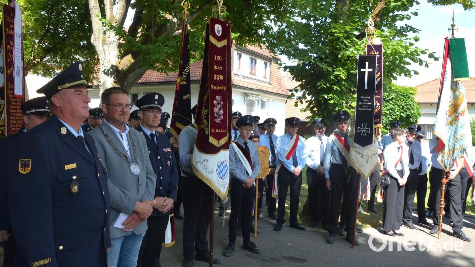 Kreisbrandinspektor Wolfgang Wedlich, Bürgermeister Stephan Schübel und Kreisbrandmeister Stefan Sölch (von links) waren Gäste des Festaktes. Bild: jr