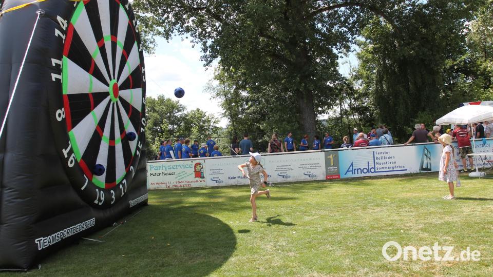 Treffsicherheit ist an der Fußball-Dartscheibe gefragt. Bild: pi