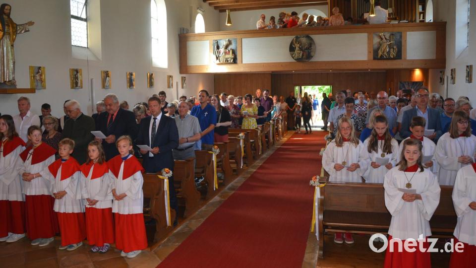 Die Pfarrkirche St. Josef war beim Gottesdienst vollbesetzt. Bild: jr