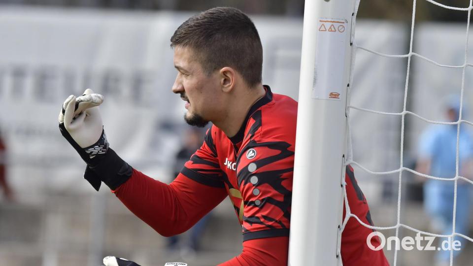 Eldin Becic wurde für die SpVgg SV Weiden im Testspiel gegen die DJK Ammerthal zum Matchwinner, da der Torwart in der Schlussphase einen Elfmeter parierte. Bild: Hubert Ziegler