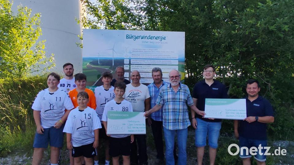 Die C-Jugend-Handballer der SG Auerbach/Pegnitz bekamen 1.500 Euro. Bild: Bernhard Krieger