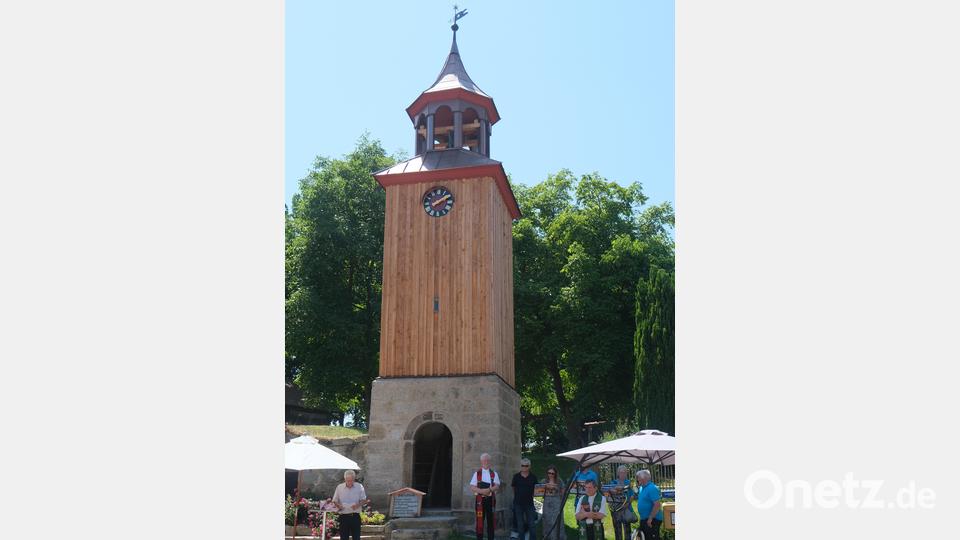 Der Glockenturm ist das Wahrzeichen von Schlattein. Bild: Fred Lehner