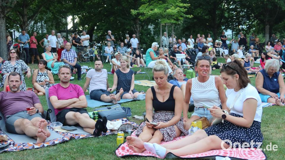 Picknick und Sitzparty im Max-Reger-Park. Bild: Kunz