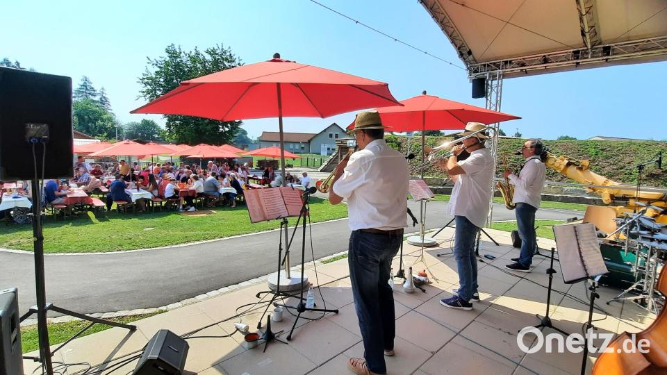 Die „Gonzos Dixie Combo“ hat sich dem traditionellen Jazz verschrieben und begeistert die Zuhörer mit eigenen Arrangements. Die Band spielt am Sonntagvormittag zum Dixie-Frühschoppen. Archivbild: Brigitte Grüner/exb