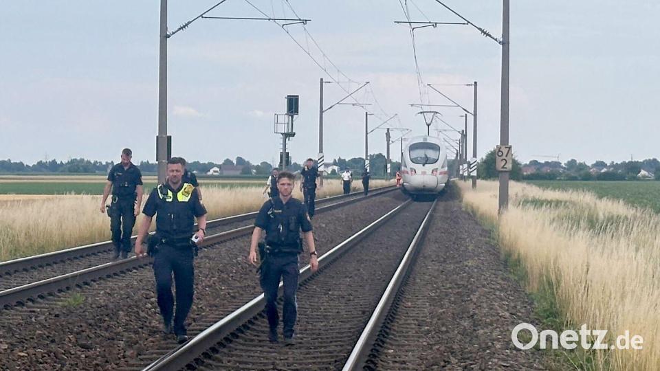 Ein Mann attackiert mehrere Menschen im ICE. Bild: Ute Wessels/dpa
