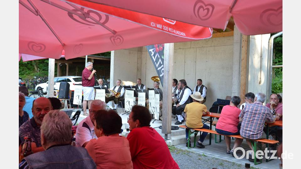 Moosbachs dritter Bürgermeister Helmut Meindl freute sich über das „volle Haus“ im Generationenpark. Bild: gi