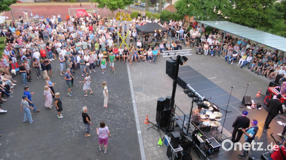 Über 650 Besucher feierten bei der Serenade in Altenstadt/WN mit. Bild: adj