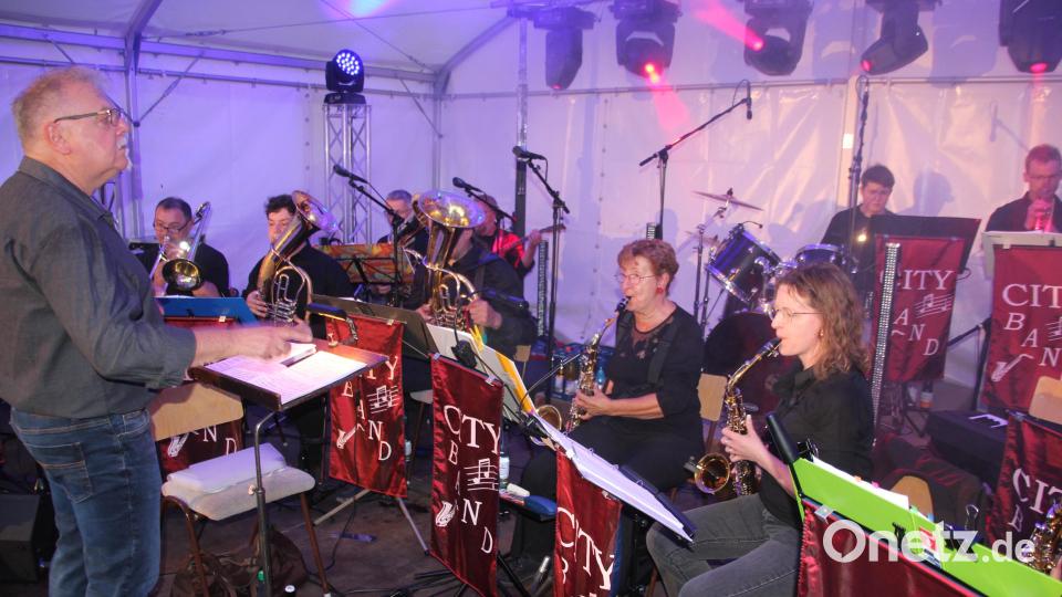 Dirigent Franz Bartl und die &quot;Cityband&quot;. Bild: kro
