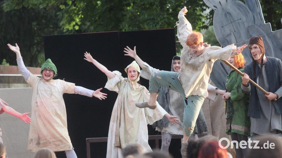 Der Totentanz beim Spamalot-Musical auf der Ovigo-Showbühne. Bild: Hirsch