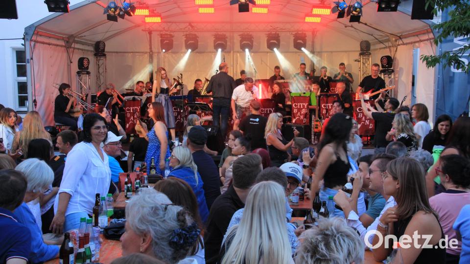 Eine tolle Kulisse beim Open-Air im Rathaushof Waldsassen. Bild: kro