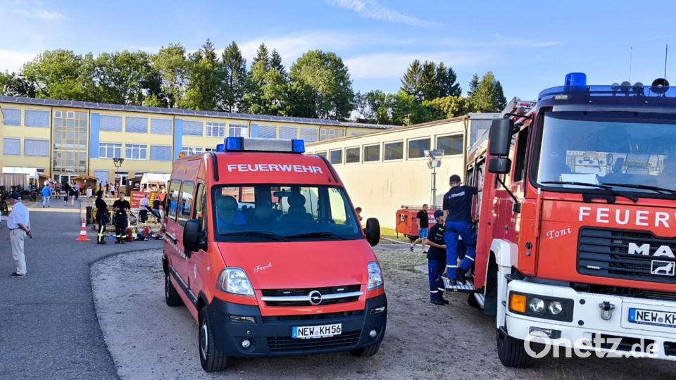 Die Besucherinnen und Besucher konnten aber auch alle anderen Fahrzeuge des Pressather Fuhrparks bestaunen. Bild: jma