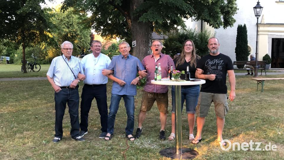 Beim Stück &quot;Griechischer Wein&quot; bildete sich spontan ein Männerchor. Bild: sei