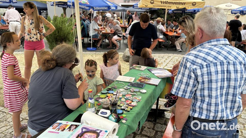 Für die Kinder gab es eine Kinderschmink-Ecke. Bild: lei