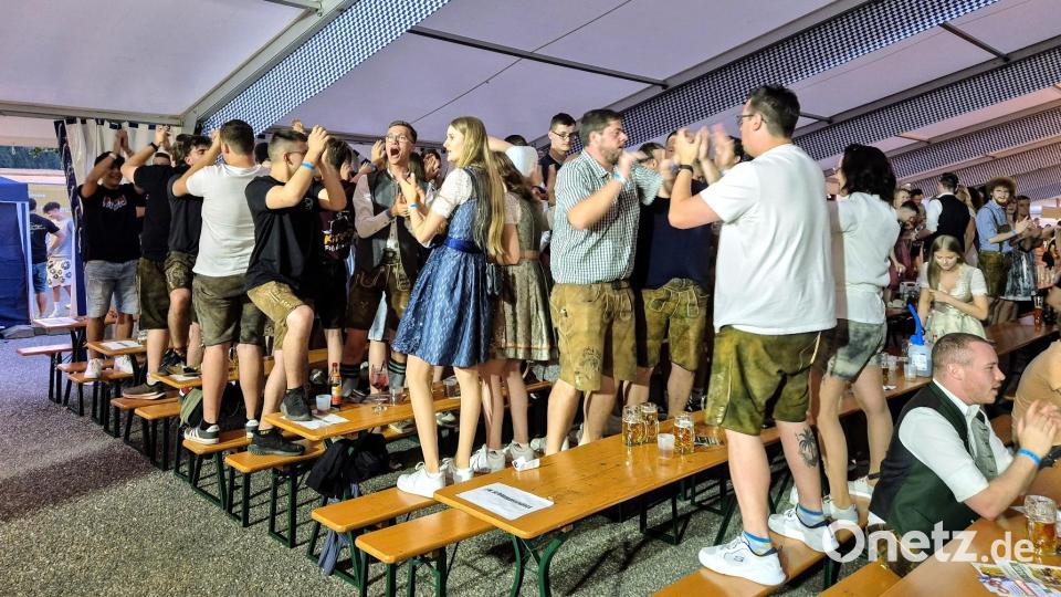 Die Stimmung am Freitagabend war von der ersten Minute an großartig. Grund dafür waren die Stoapfälzer Spitzbuam. Bild: wmi