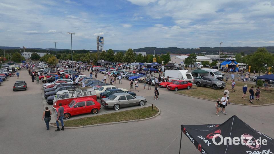 Zahlreiche Fahrzeuge waren beim Oldtimer-Treffen zu sehen. Bild: Michael Donhauser