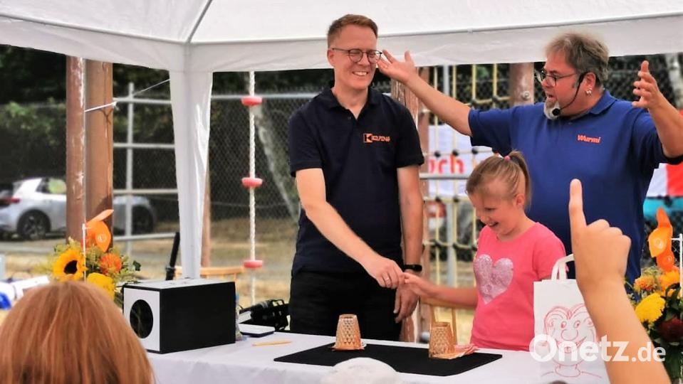 Kolping-Erwachsenenbildungsreferent Sebastian Wurmdobler bei der Zaubershwo. Bild: .Andreas Greiner