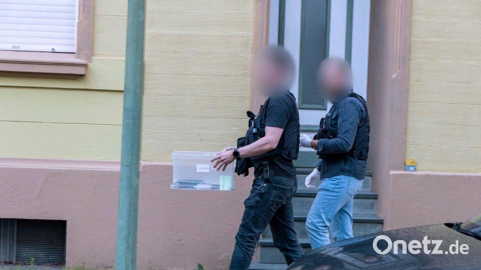 Nordrhein-Westfalens Innenminister Herbert Reul (CDU) sagte, die Polizei habe mögliche Terrortaten gestoppt. Bild: Justin Brosch/dpa