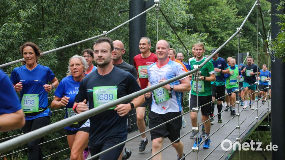 Über das ehemalige Landesgartenschaugelände ging es in einer fünf Kilometer langen Schleife zurück zur Eishalle, wo das Ziel war. Bild: Wolfgang Steinbacher