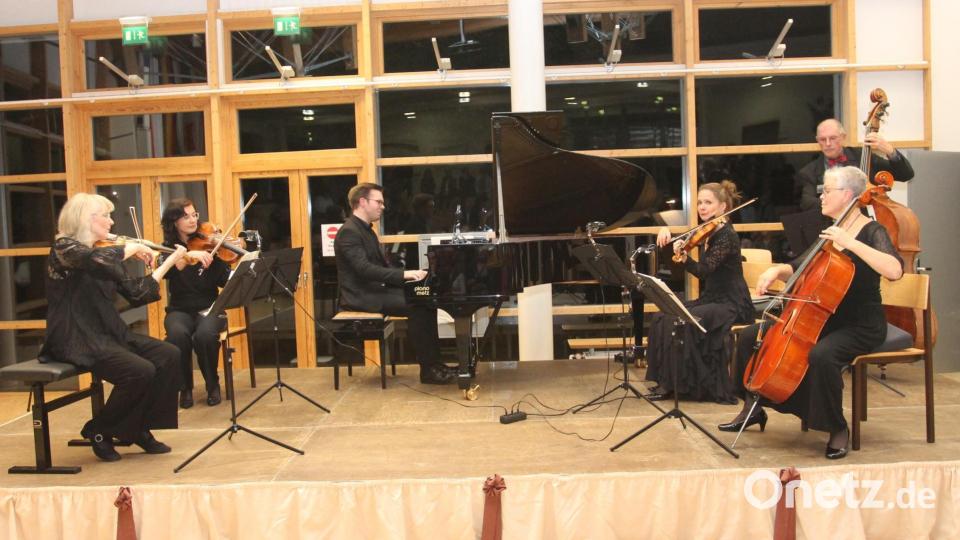 Das Arte-Ensemble lädt zum 36. Rathauskonzert ein. Im vergangenen Jahr waren die Musiker in der Aula der Realschule in Vohenstrauß zu hören. Bei ihrem Konzert am 19. Juli, bei dem auch die beiden Sänger Laura Demjan (Sopran) und der Countertenor Franz Vitzthum mitwirken, ist die evangelische Stadtkirche der Veranstaltungsort. Archivbild: pi