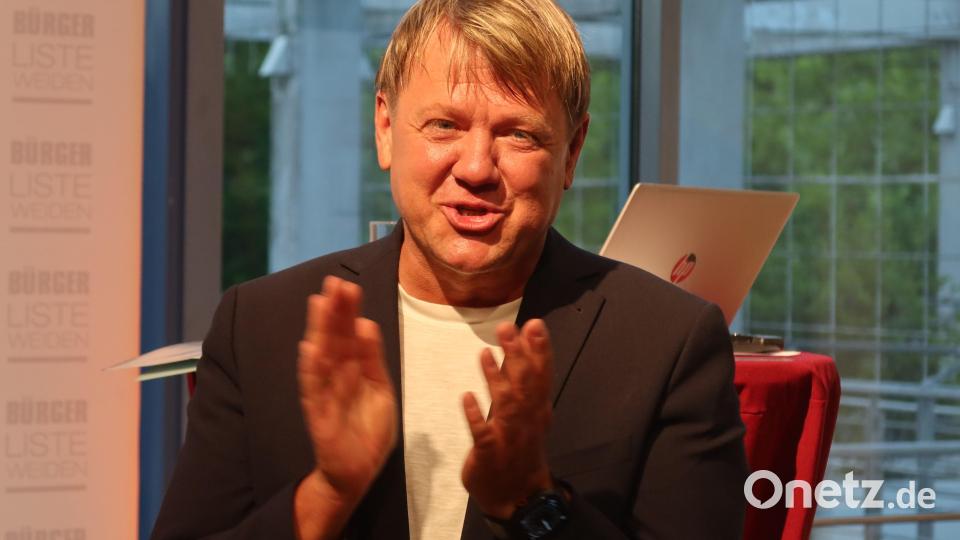 Jürgen Meyer freut sich über das einstimmige Votum: Die Bürgerliste schickt ihn als Oberbürgermeisterkandidat ins Rennen. Bild: Kunz