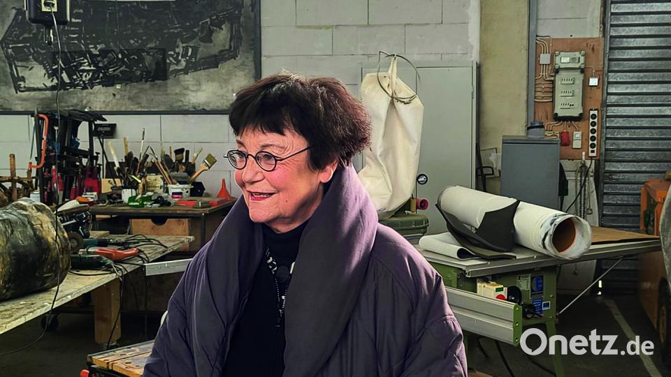 In ihrer Werkhalle in Haigerloch entsteht, was die Bildhauerin Ingrid Hartlieb Museum Lothar Fischer Museum in Neumarkt zeigt. Bild: Ingrid Hartlieb/exb