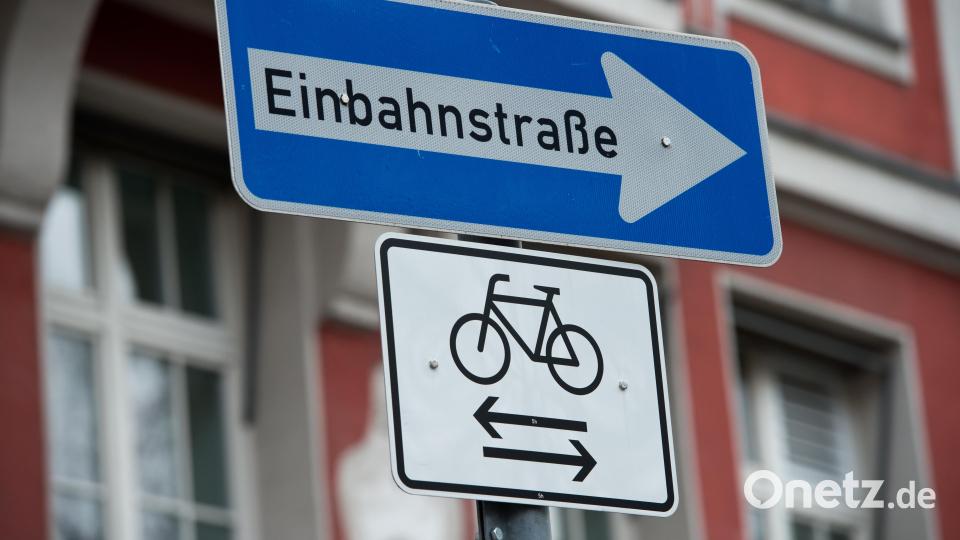 In Sulzbach-Rosenberg dürfen Radfahrer nun auch entgegen der Einbahnstraßenrichtung fahren. Symbolbild: Peter Kneffel