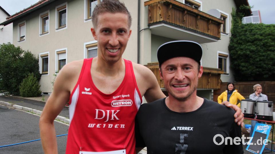 Sie hatten gut lachen, die beiden schnellsten Herren: Martin Gebhard (rechts) und Swen Arnold. Bild: kro