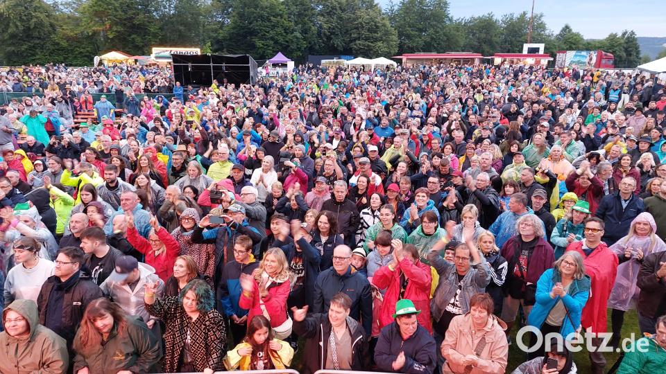 2.500 feiern ihre Helden. Bild: Kunz