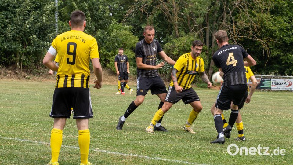 Beim Duell der DJK Neustadt/WN und TSV Erbendorf. Bild: lum