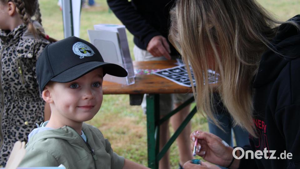Die Familie Linsmeier brachte Glitzertattoos auf. Bild: prh