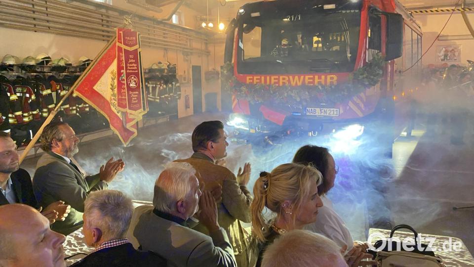 Mit einer effektvollen Show rund um das Fahrzeug endete der offizielle Teil. Bild: aub