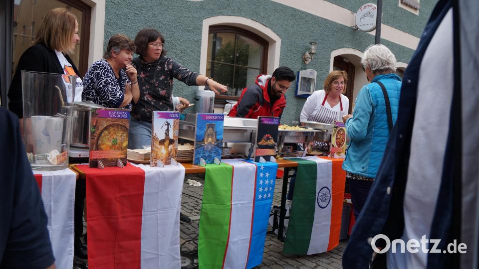 Der Renner war die internationale Streetfood-Meile mit Gerichten aus 16 verschiedenen Ländern. Bild: wel